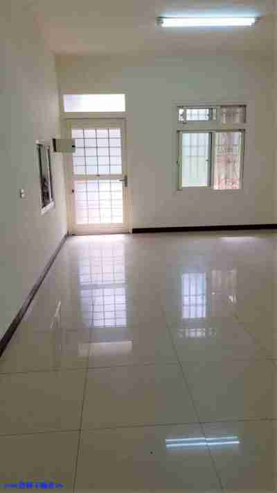 售4號公園旁朝南美透天透天748萬